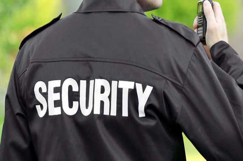 सेक्युरिटी सेवा क्षेत्रमा १२ घण्टा ड्युटी र तलब कटौतीको गुनासो