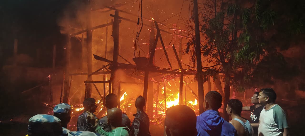 उदयपुरमा आगलागीः दुई जनाको जलेर मृत्यु, दुई घर पूर्ण रूपमा नष्ट