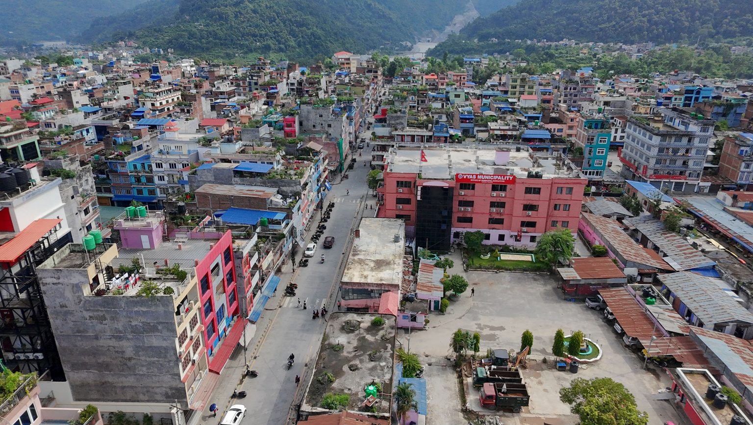पूर्वाधार विकासलाई तीव्रता दिँदै व्यास नगरपालिका, सडकदेखि स्मार्ट लाइटसम्मका योजना अघि