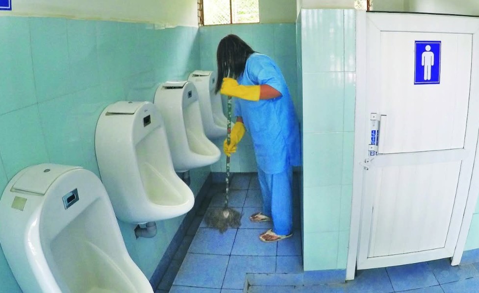 सेक्युरिटी सेवा क्षेत्रमा १२ घण्टा ड्युटी र तलब कटौतीको गुनासो, पारदर्शितामाथि प्रश्न