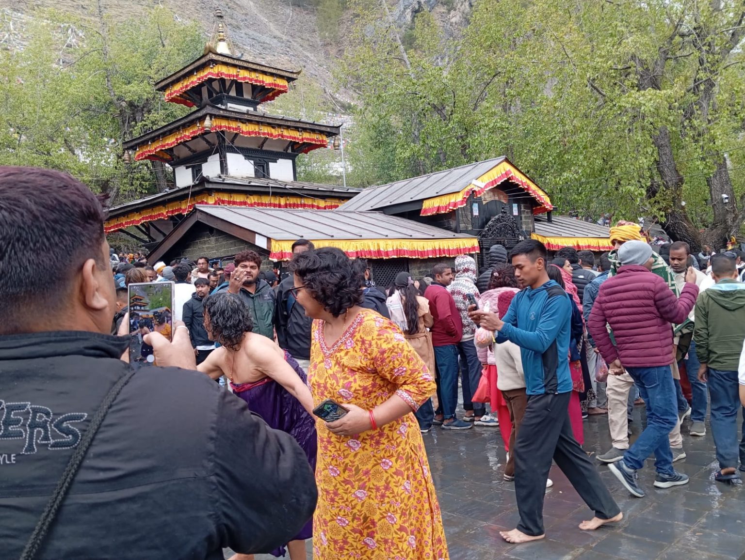 लेक लागेर नौ विदेशीसहित १३ जनाको मृत्यु