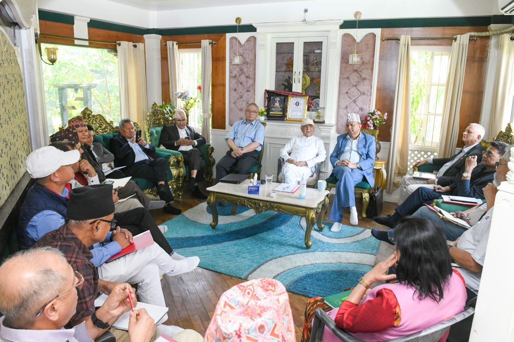 एमालेभित्र नेतृत्व हस्तान्तरणको बहस चर्कियो